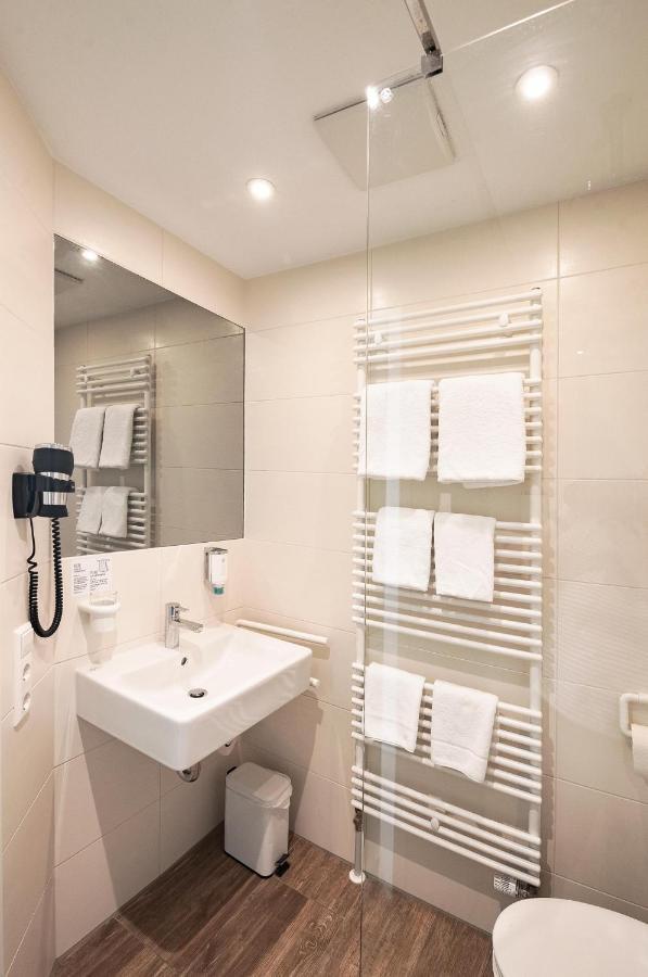 Sternplatz Hotel إيهنغن المظهر الخارجي الصورة